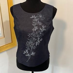 Navy blue sleeveless blouse, floral design on front, size 8P, Kasper and Company